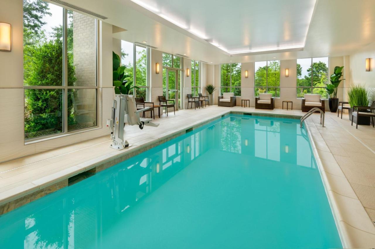 Courtyard By Marriott Atlanta Alpharetta/Avalon Area Hotel Екстериор снимка