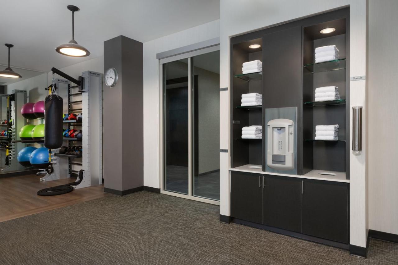 Courtyard By Marriott Atlanta Alpharetta/Avalon Area Hotel Екстериор снимка