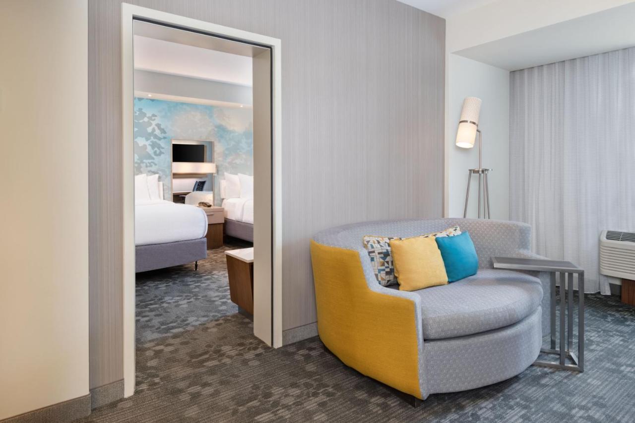 Courtyard By Marriott Atlanta Alpharetta/Avalon Area Hotel Екстериор снимка