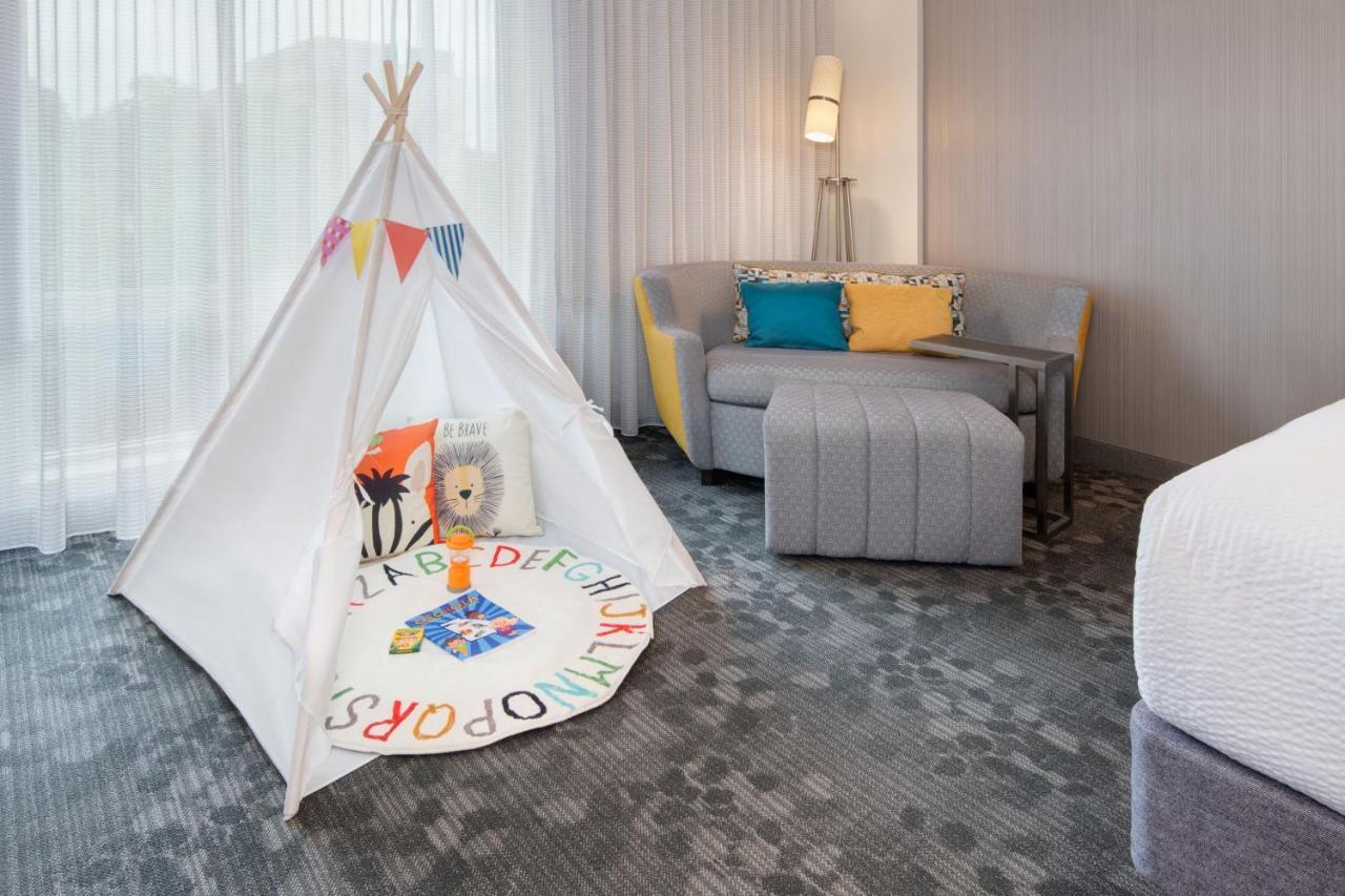 Courtyard By Marriott Atlanta Alpharetta/Avalon Area Hotel Екстериор снимка